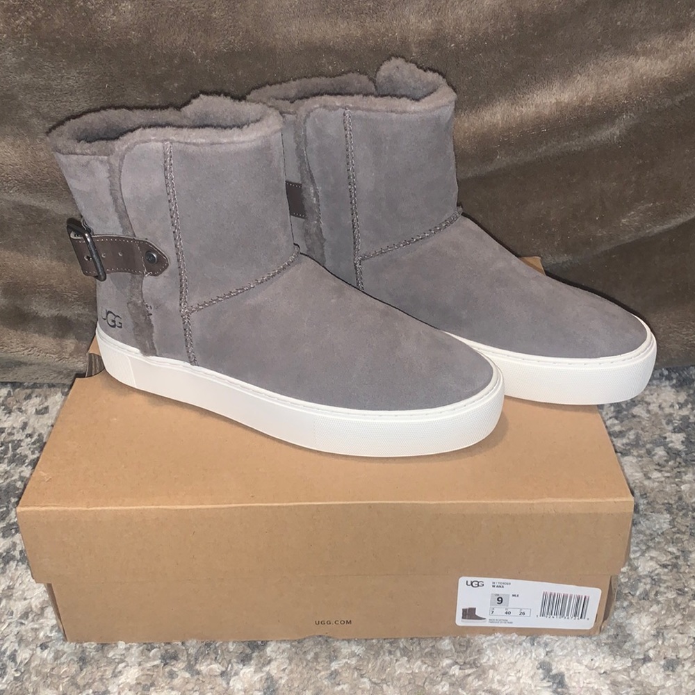 Shoes were a gift for someone but they did not want them ): It’s never been worn